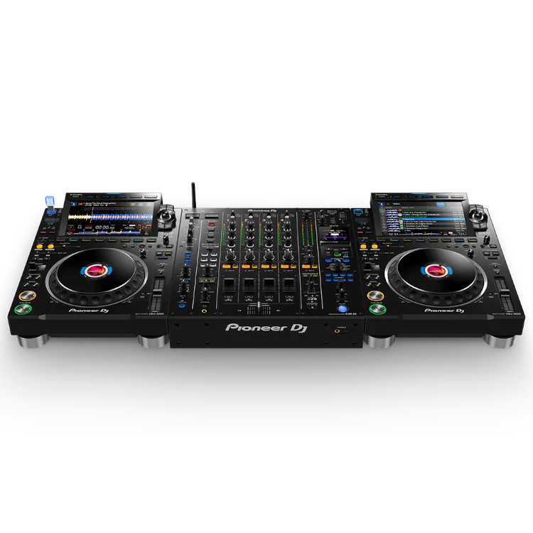 Consola Pioneer CDJ-3000 en el setup de DJ Valen Costilla